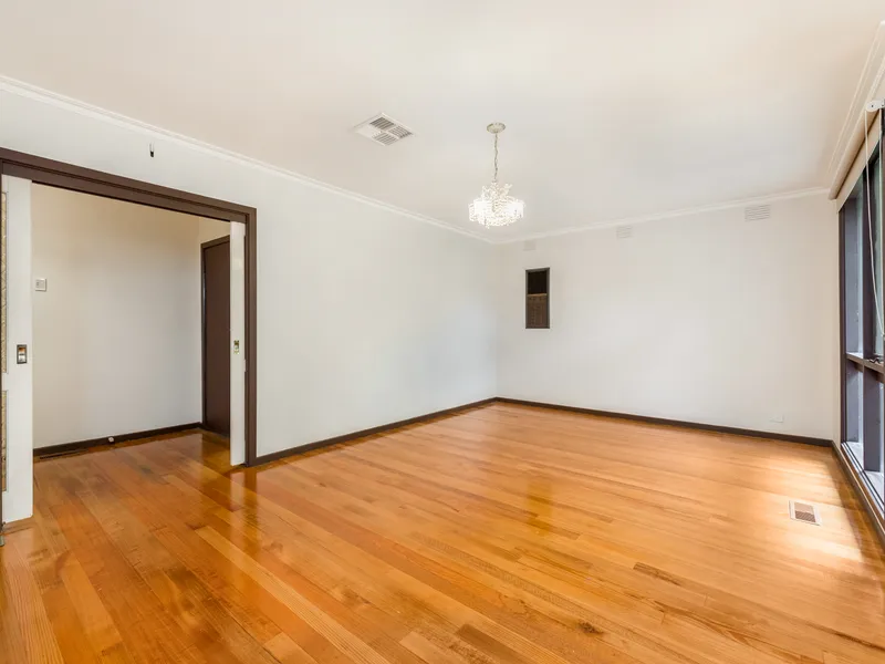 Large Cosy Family Home Located in the WHSC School Zone (STSA)