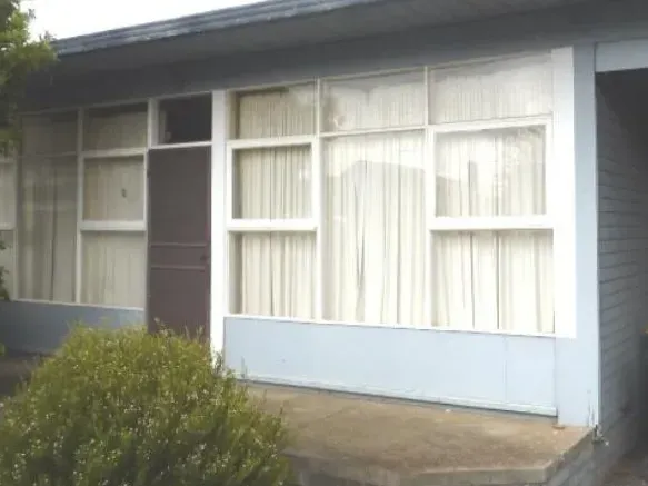 COMFY UNIT IN A CONVINIENT LOCATION.