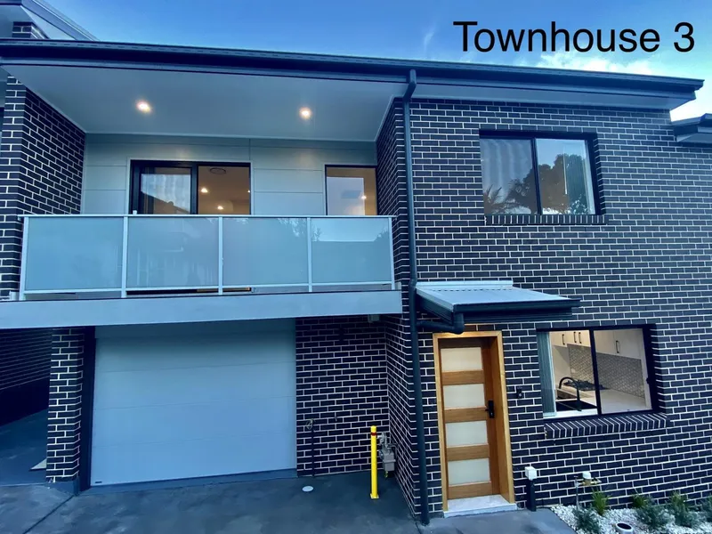 BRAND NEW – TOWNHOUSE 3-