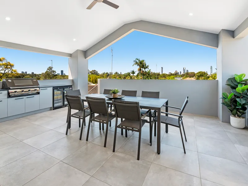 MODERN MASTERPIECE OF DESIGN ... PRIME, HIGHLY-SOUGHT, CENTRAL & CONVENIENT BELLEVUE PARK/BENOWA SCHOOLS PRECINCT