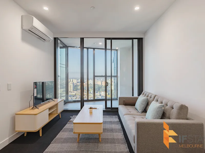 PANORAMIC VIEWS IN A PRIME CBD LOCATION WITH EXTRA STUDY AREA!!!