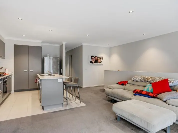 Stunning Three Bedroom Townhouse in Caroline Springs!