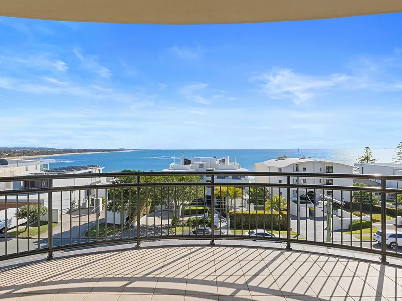 The Residence - Furnished Moffat Beach Apartment with Superb Expansive Views
