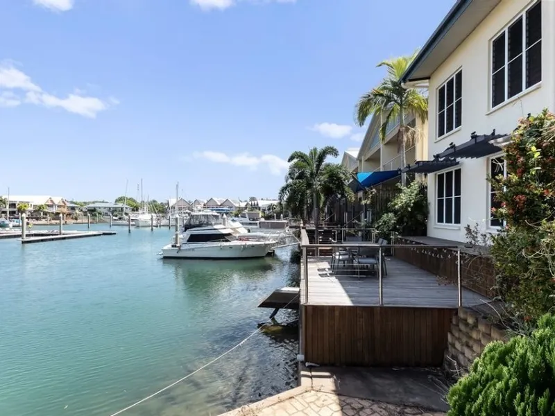 STUNNING OCEANFRONT LIVING