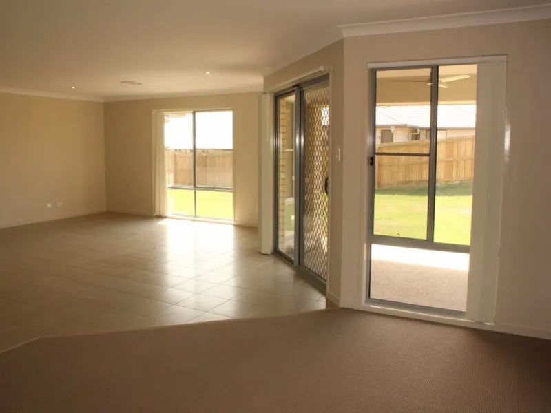 *** DUCTED AIRCON *** SPACIOUS 4BEDS 2BATHS FULLY FENCED NBN!