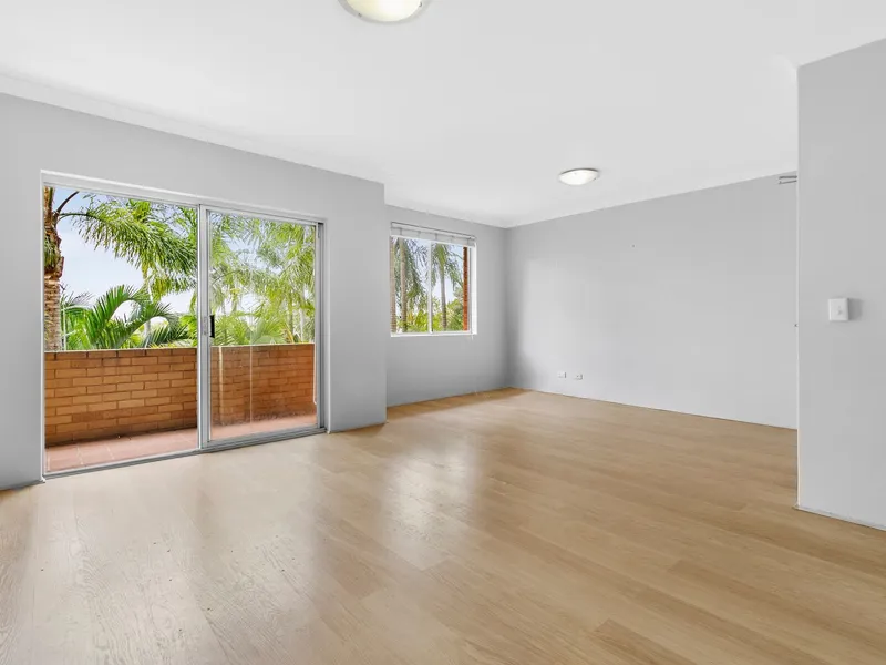 Superb treetop apartment in sought after beachside suburb