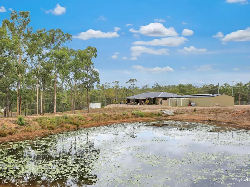 Sophisticated Style With Space To Fit The Extended Family On 5 Acres
