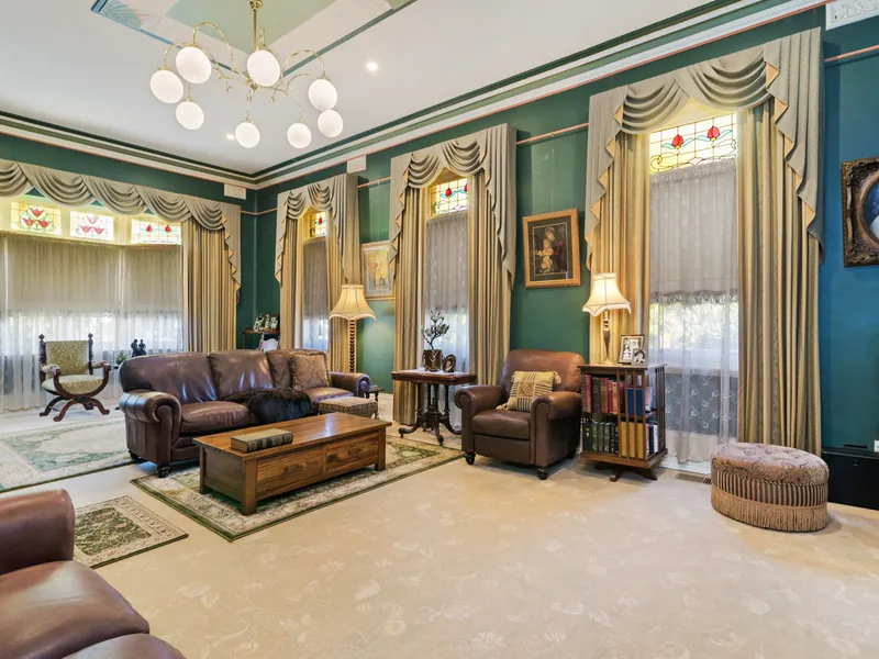 Stunning Period Home & 5 Units Close to Town