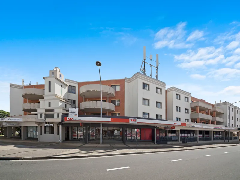 CENTRALLY LOCATED APARTMENT - OPEN TO VIEW SAT 10/04/2021 12-12.30PM