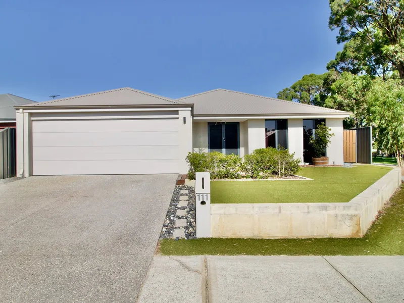 IDEAL HOME WITH WORKSHOP!