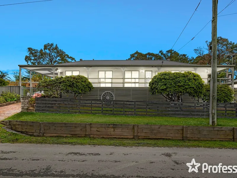 WALK EVERYWHERE LOCATION, VIEW AND FABULOUS FAMILY LIVING