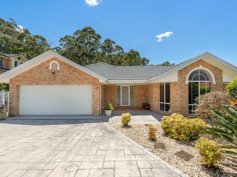 Single level living in tightly-held cul-de-sac