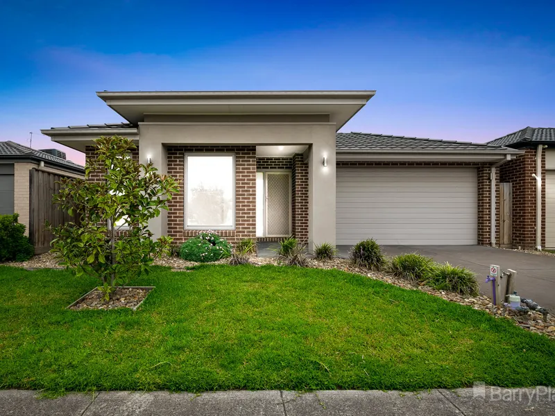 MODERN FAMILY HOME WITH 3 LIVING SPACES!