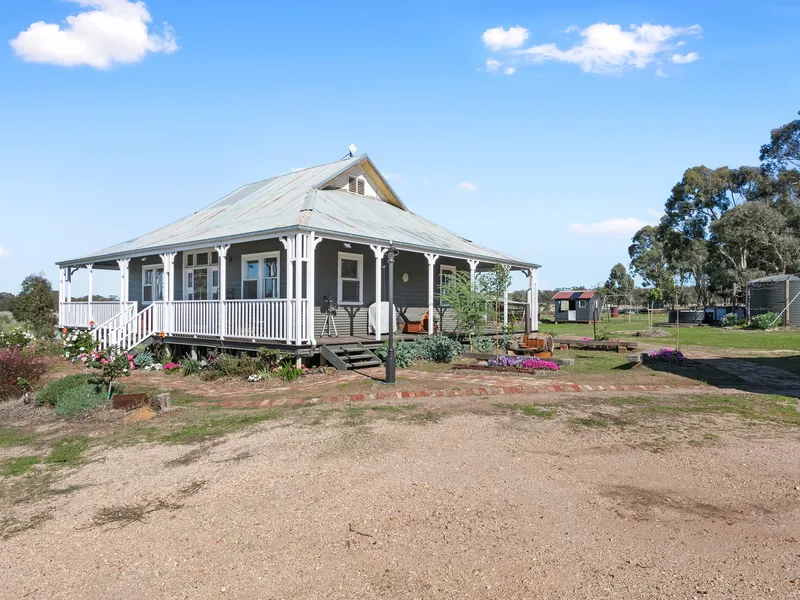 A HIDDEN GEM IN THE GOLDFIELDS!