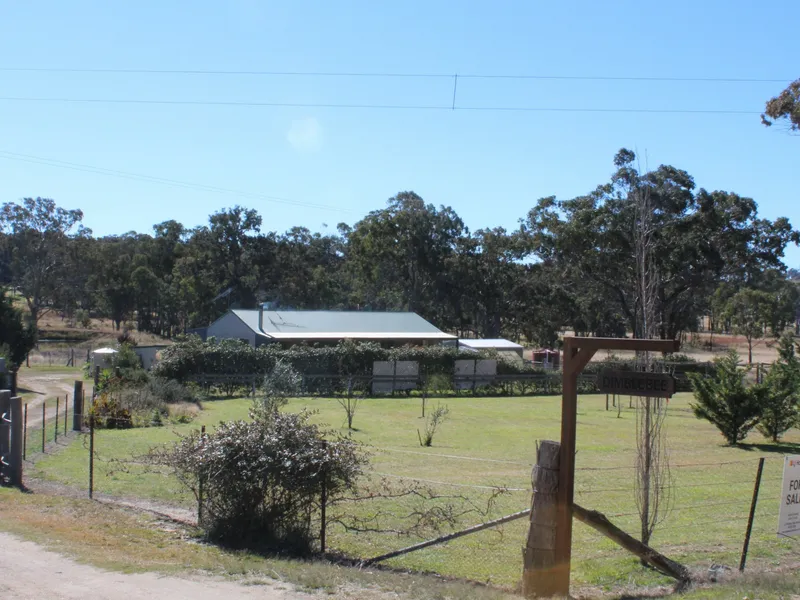UNIQUE VILLAGE ACREAGE IN STANNUM WITH MODERN HOME