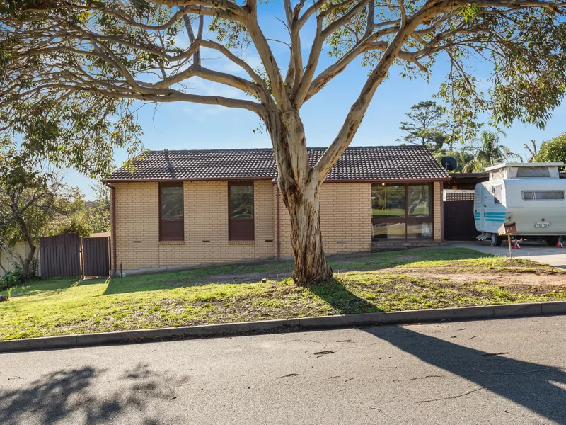 Big block, directly opposite a lovely park!