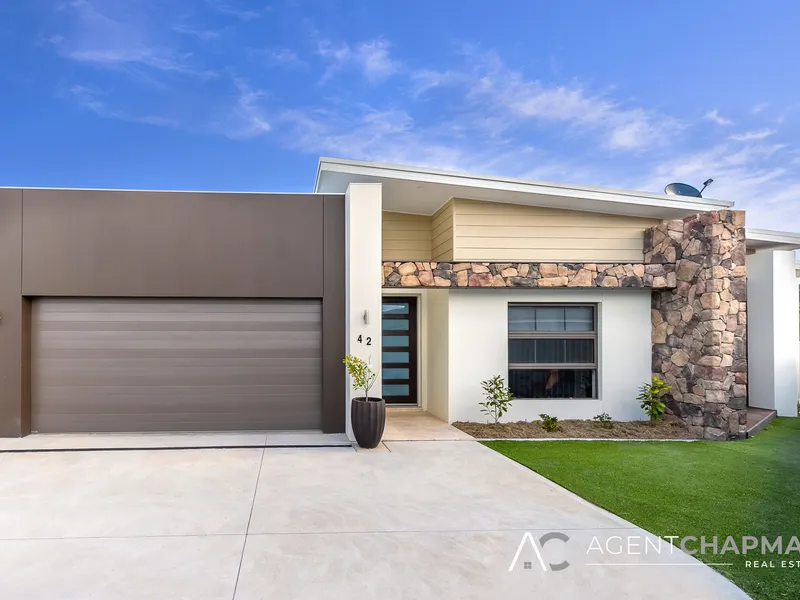 MAINTENANCE-FREE LUXURY IN EGLINTON