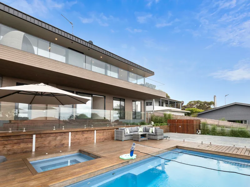 MODERN MASTERPIECE WITH A 180 DEGREE VIEW