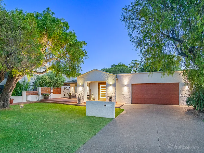 Renovated Character Home Close to Town & Beach