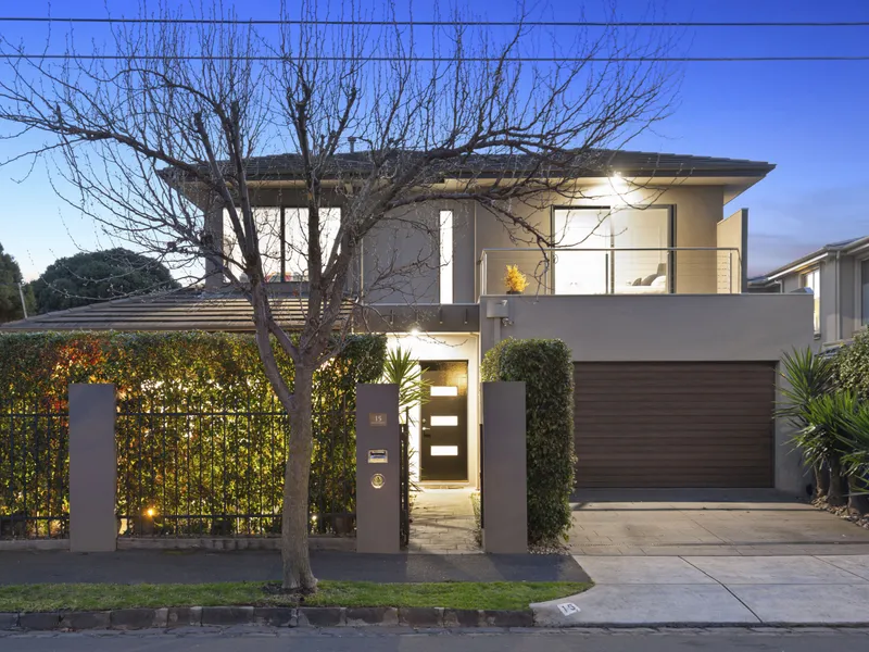 INDOOR OUTDOOR LUXURY AND FAMILY FOCUS