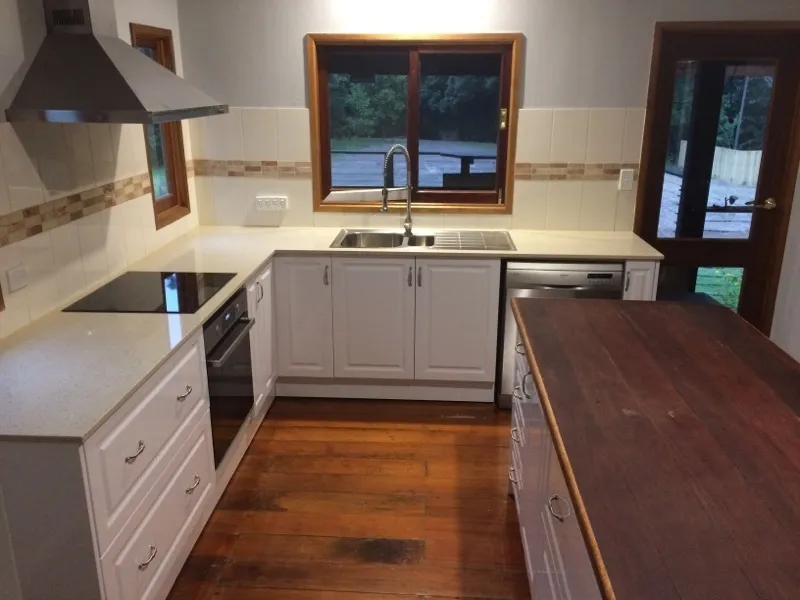 PRIME LOCATION IN THE HEART OF LANDSBOROUGH!!