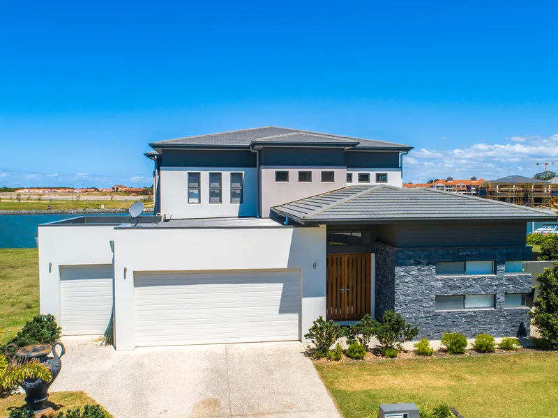 Luxury Residence With Deep Waterfront