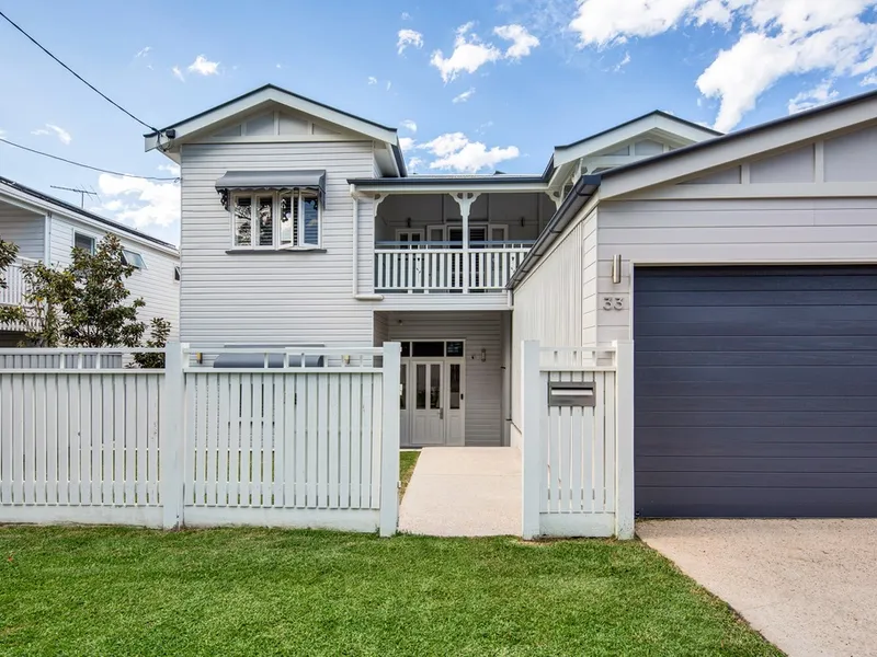 EXPANSIVE FULLY FURNISHED EXECUTIVE HOME