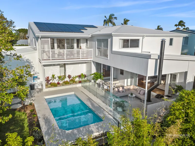 Beachy Family Estate Home - walk to Noosa Junction and Beach