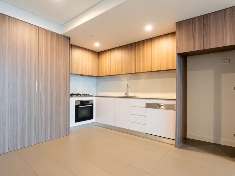 North-facing 1Bed+Study in the Ultra-convenient Location of Burwood
