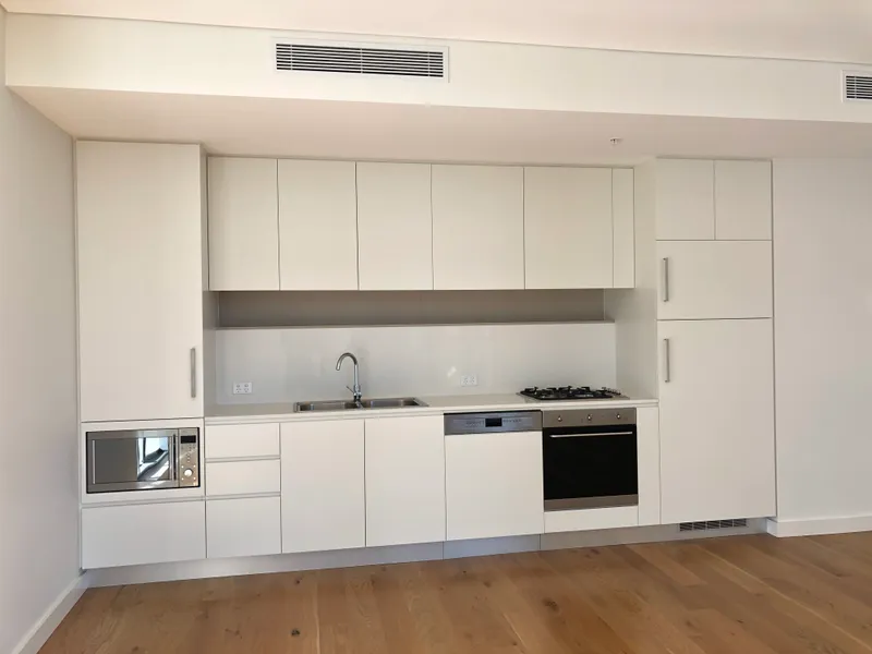 This huge 2 bedroom apartment has 93 sqm internal size！