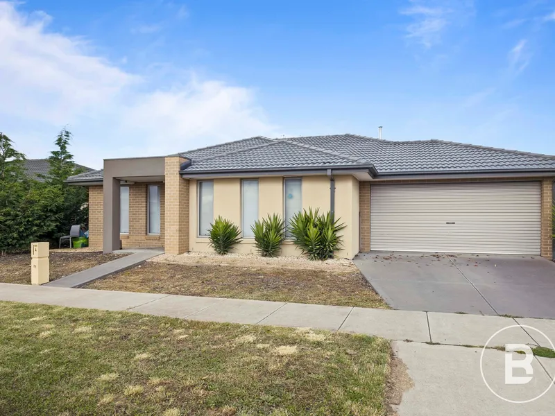 Four Bedroom Home Walking Distance to Delecombe Town Center.