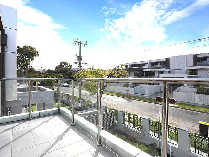 Live with Ease and Comfort in this Two-Bedroom Apartment  * 6 or 12 months lease available*