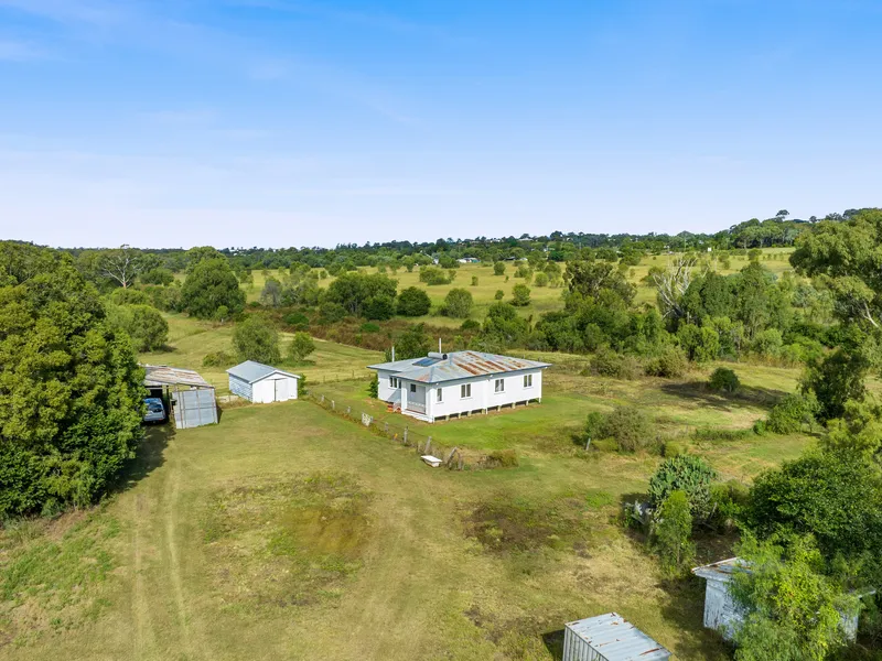 5 Acre Lifestyle Property so Close to Town. Position, Position, Potential.