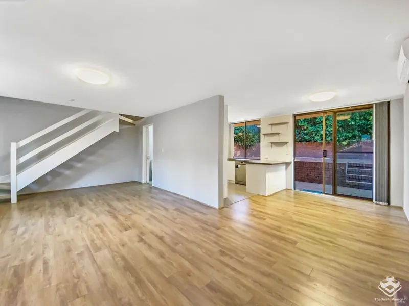 NORTH FACING OVERSIZED 3-BEDROOM TOWNHOUSE