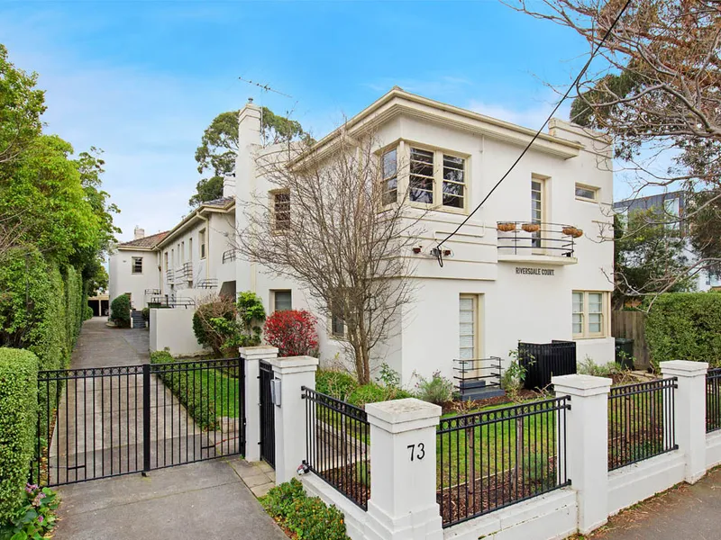 Beautifully Renovated Art Deco Apartment
