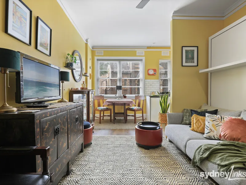 Newly renovated Art Deco furnished studio