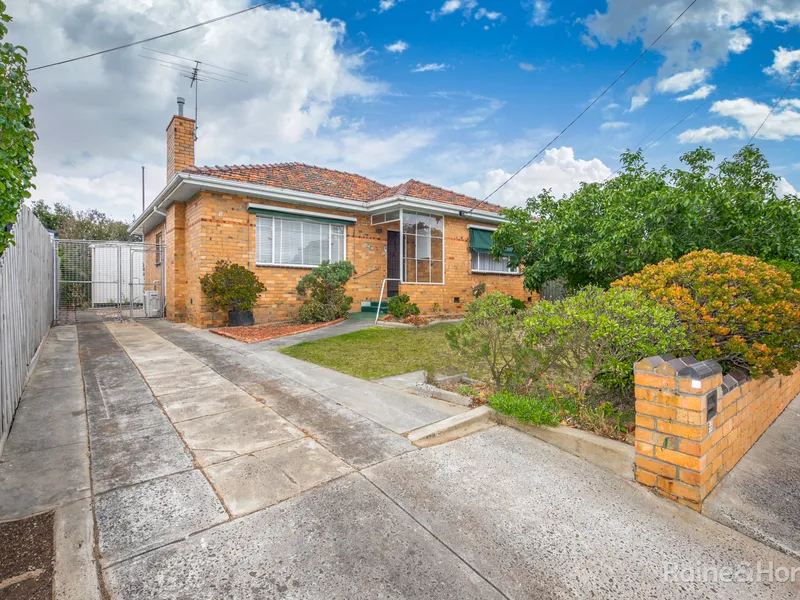 FANTASTIC OPPORTUNITY - 619m2 (approx)