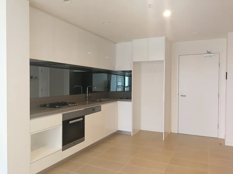 Modern and luxury Apartment in heart of North Sydney!