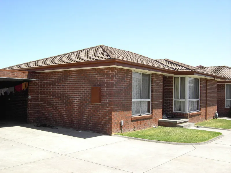 Two Bedroom Unit - Short Walk to Station
