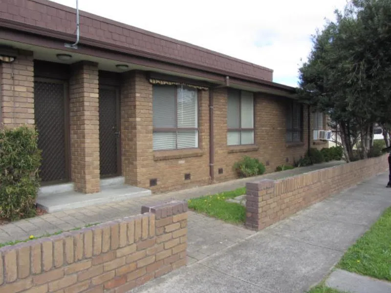 WONDERFULLY  LOCATED VILLA IN SMALL BLOCK OF 4 ONLY