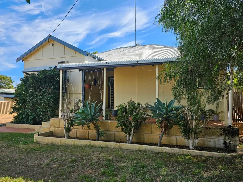 Rennovated 3 Bedroom 2 Bathroom Charmer