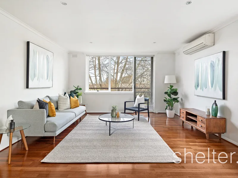 Top Floor Position with Leafy Vistas