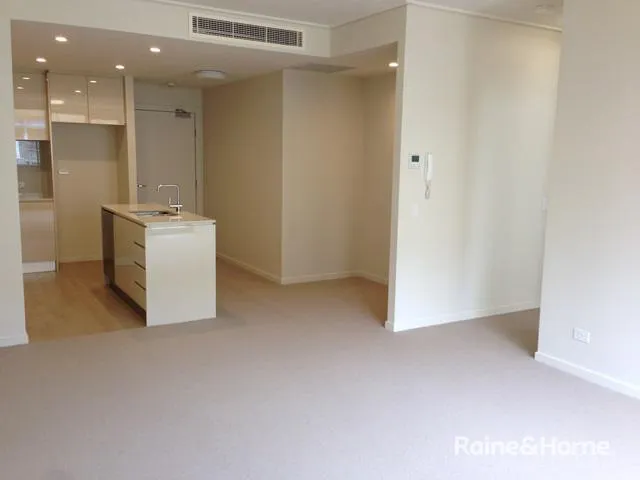 Spacious Modern One Bedroom Apartment with Study Nook