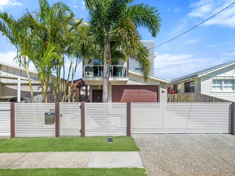 Immaculate Family Lifestyle One Street from the Waves
