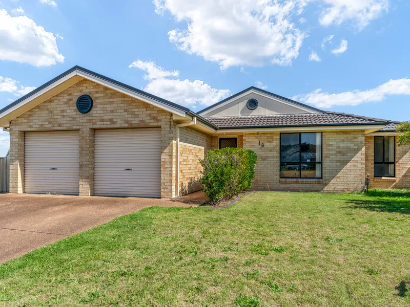 MODERN FAMILY HOME IN RUTHERFORD
