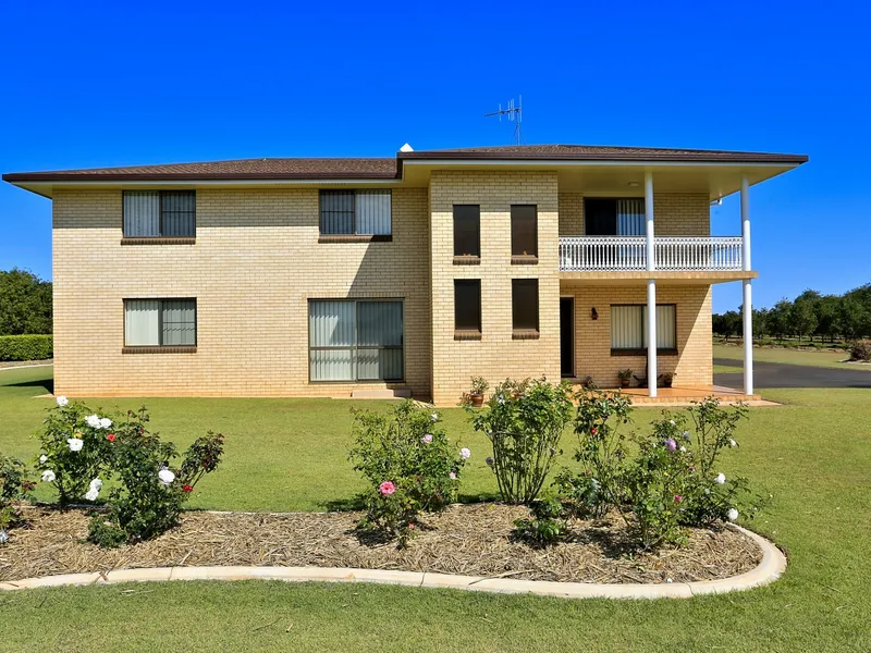 PERFECT TRADESMAN HOME WITH WORKSHOP 10 MINS FROM CBD