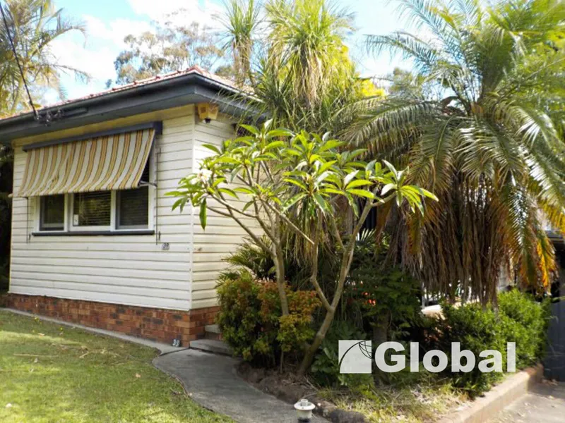 Fully furnished 4 bedroom home - close to the uni