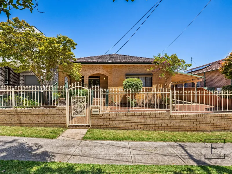 Double Brick Family Entertainer with Granny Flat