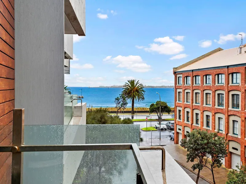 Designer Beachfront Style in the Iconic 'HM@S'