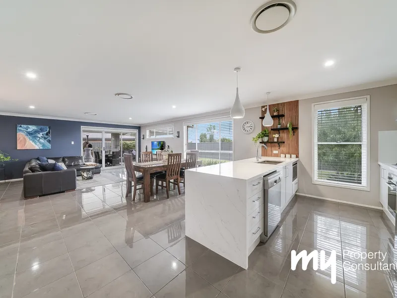 EXPANSIVE || ENTERTAINER || SIDE ACCESS